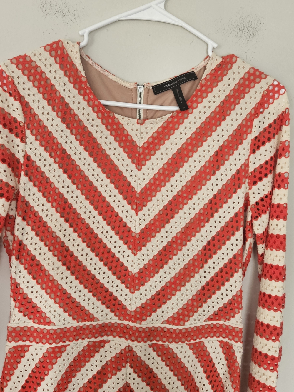 BCBGMaxAzria Kristina Red and White Chevron Long-Sleeve Fit-and-Flare Dress Size - Picture 5 of 9